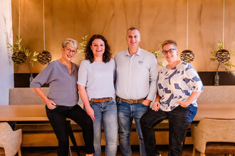 Familie Göppinger im Gastraum